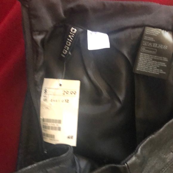 Black leather skirt - Picture 3 of 3